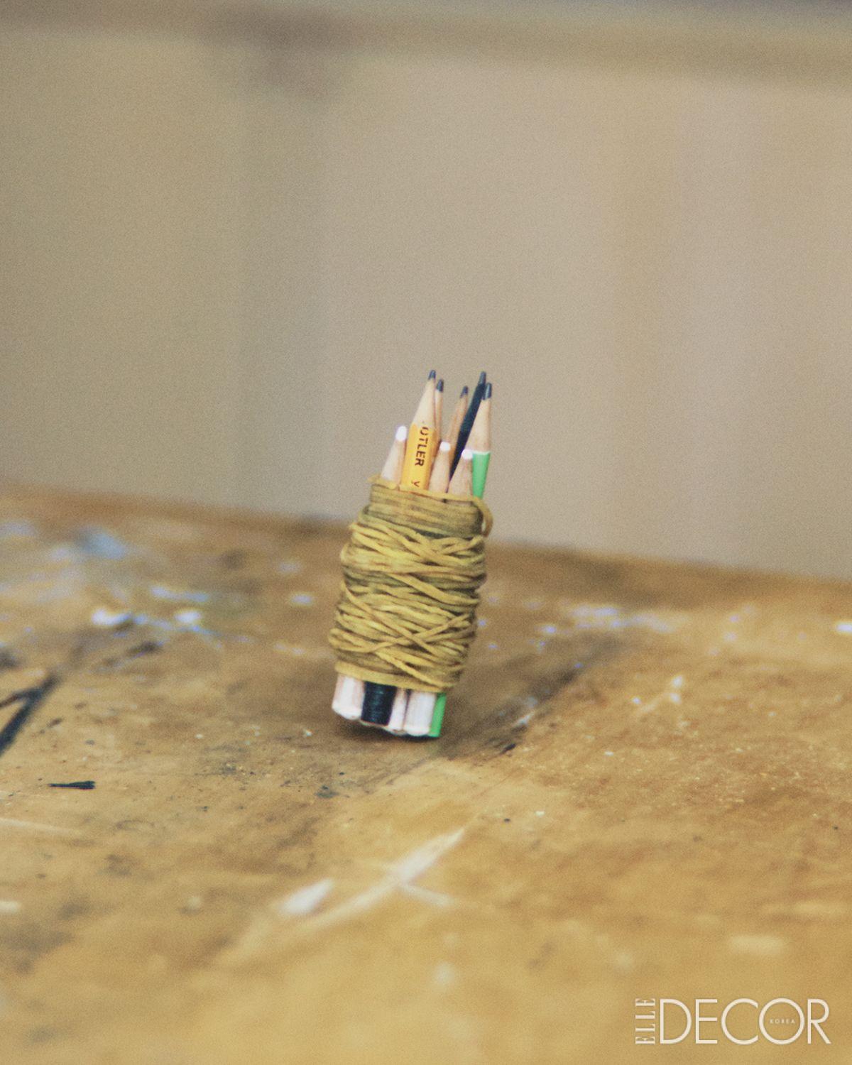 쓰다 남은 몽당연필로 만든 드로잉 도구.