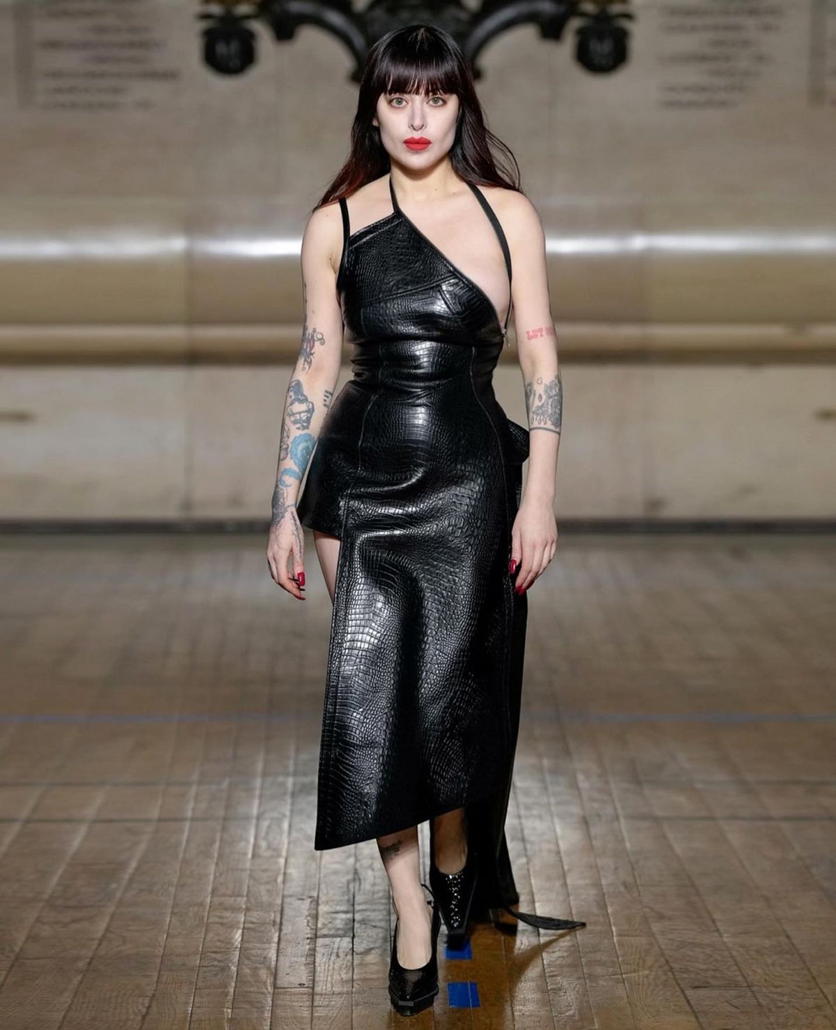 GmbH 2024 F/W 맨즈 패션쇼에 모델로 선 딜라라 핀디코글루