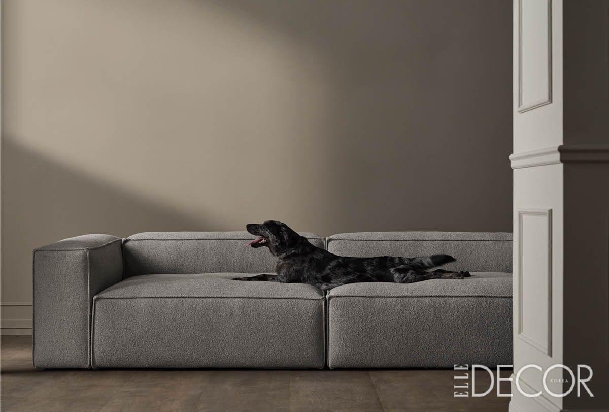 볼리아 소파의 커버는 탈착과 교체가 가능해 수명이 길며, 사용자의 라이프스타일에 맞게 모듈 구성이 가능하다.