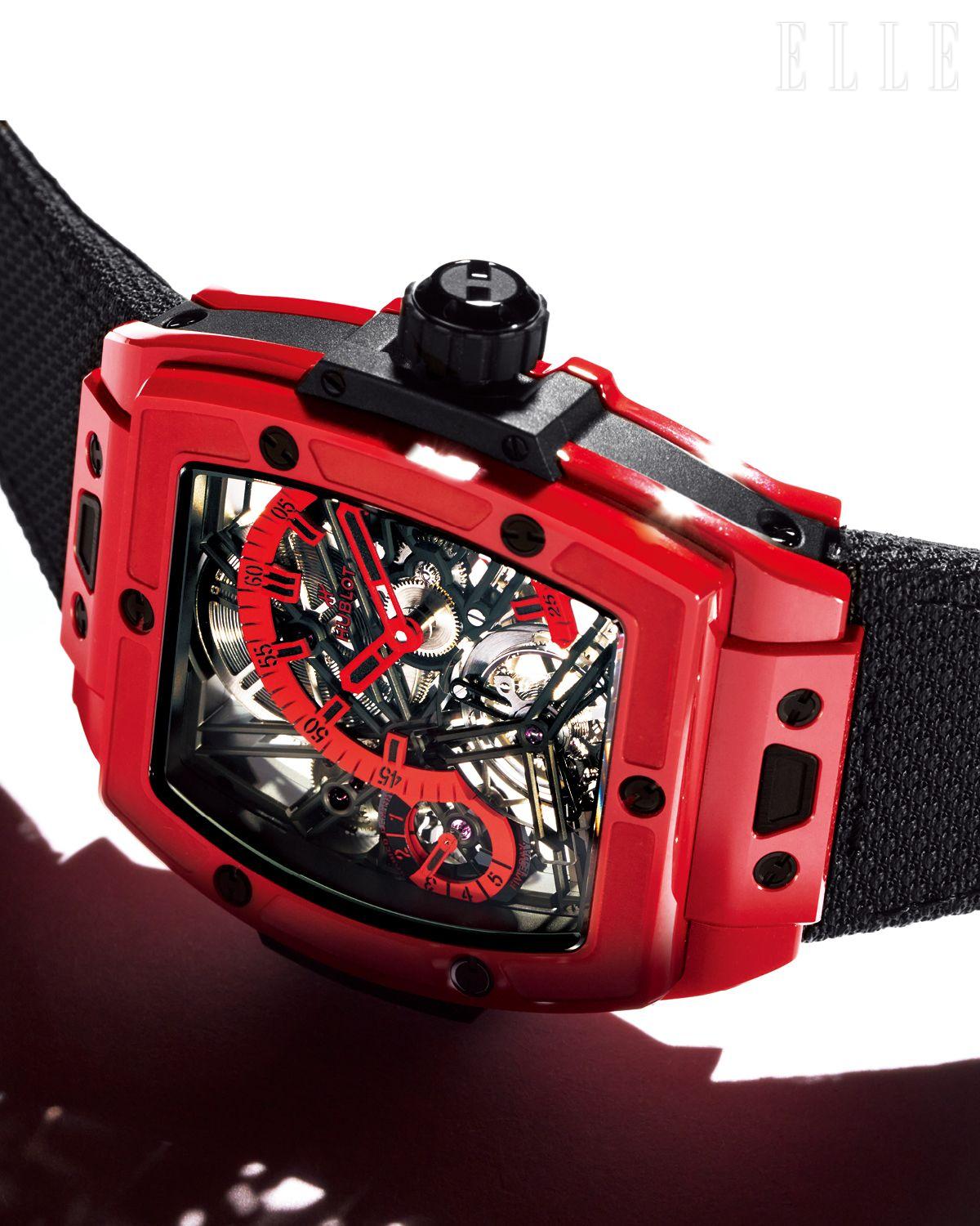 레드 세라믹 소재를 사용한 42MM ‘스피리 오브 빅뱅 투르비용 5데이 파워 리저브 레드 매직’ 워치는 1억원대, Hublot.
