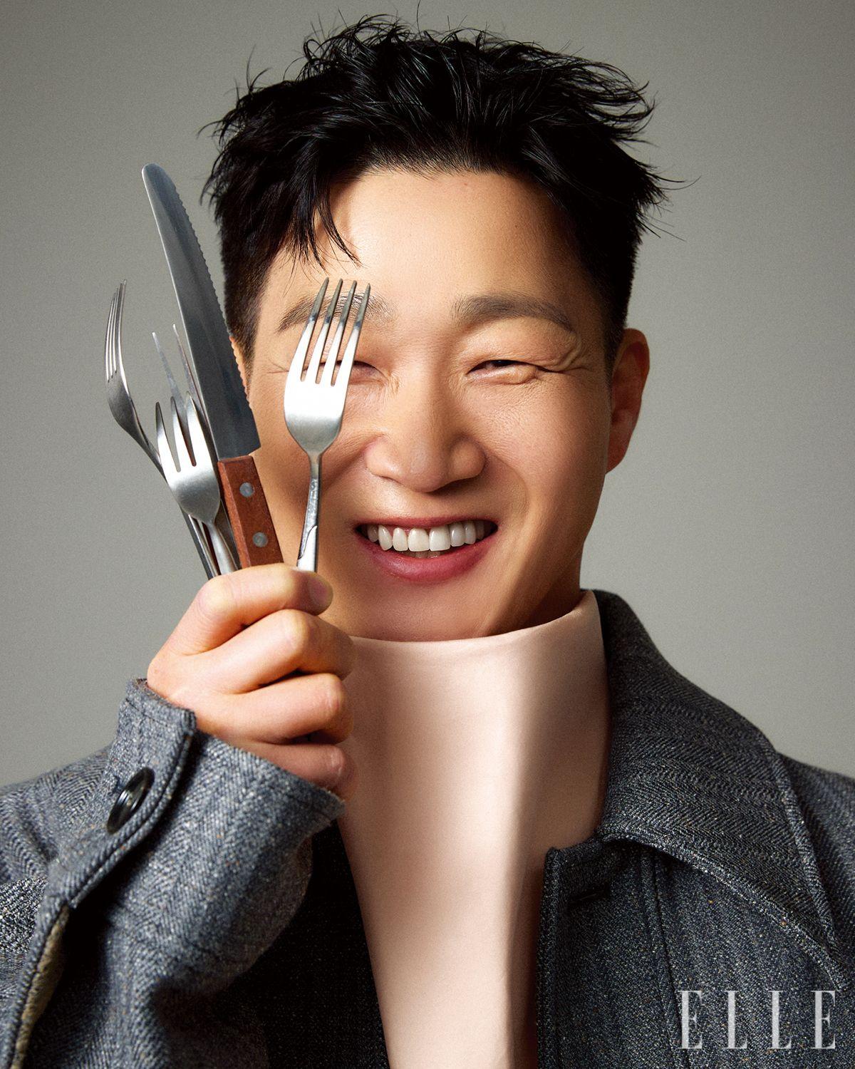 코트와 셔츠는 모두 Ami. 