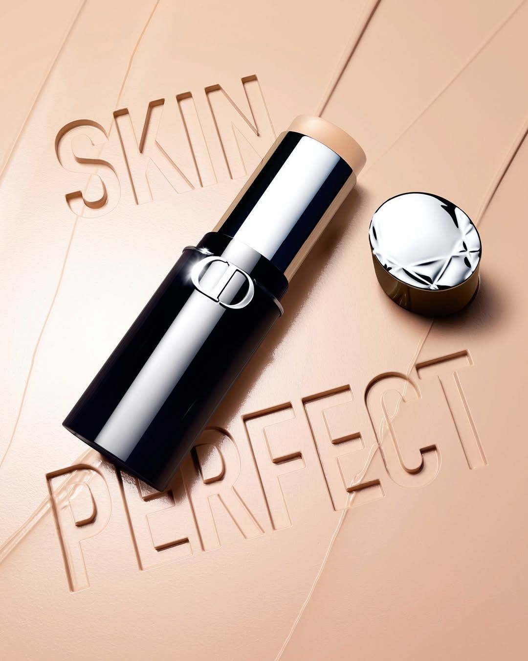 포에버 스킨 퍼펙트 스틱, 9만2천원대, Dior Beauty.