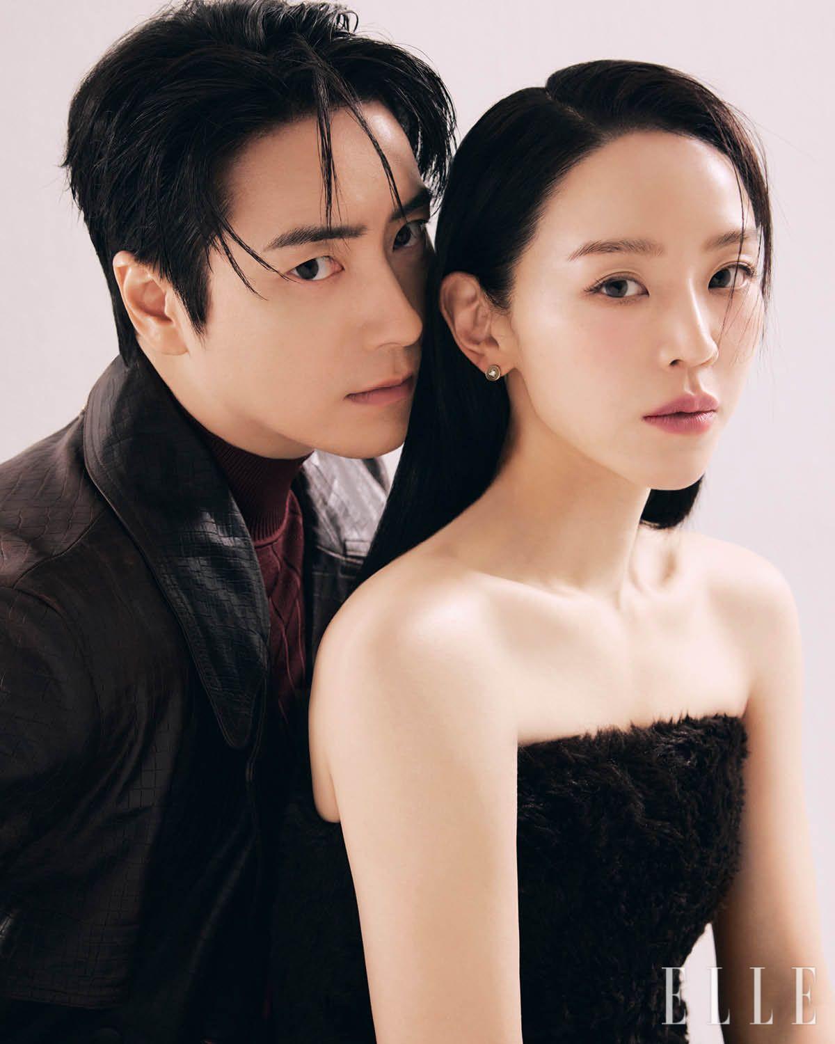 이준혁이 입은 레더 트렌치코트와 터틀넥은 모두 Amiri. 신혜선이 입은 튜브 톱 퍼 미니드레스는 Acne Studios. 골드 이어링은 Arthus Bertrand.