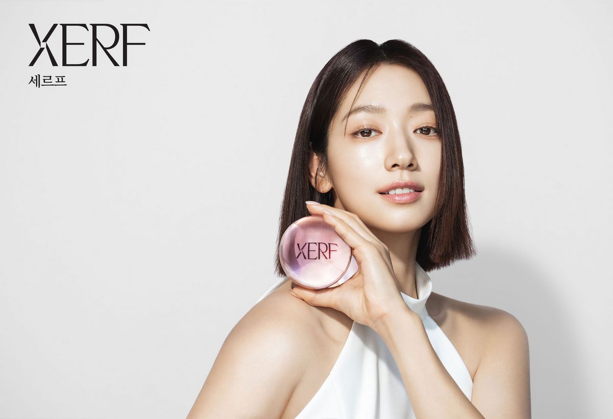 배우 박신혜가 모델로 활동하며 대중에게 알려지면서 일명 ‘박신혜 리프팅’으로도 불린다.