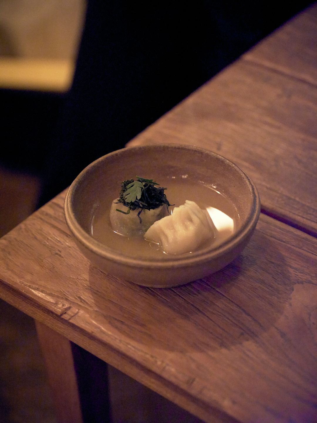 서촌 ‘안덕’의 만둣국에서 영감을 얻은 만두 플레이트.