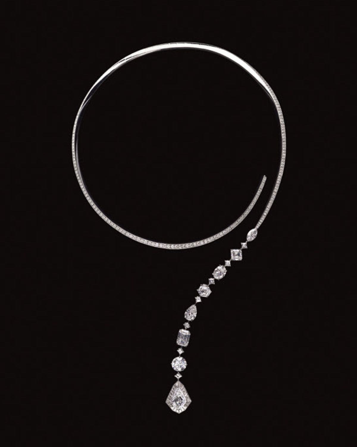 2026 이스뚜아 드 스틸 컬렉션 'THE SPARK'. 