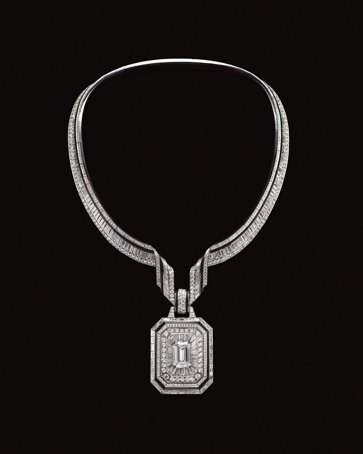 2026 이스뚜아 드 스틸 컬렉션 'THE ADDRESS'. 