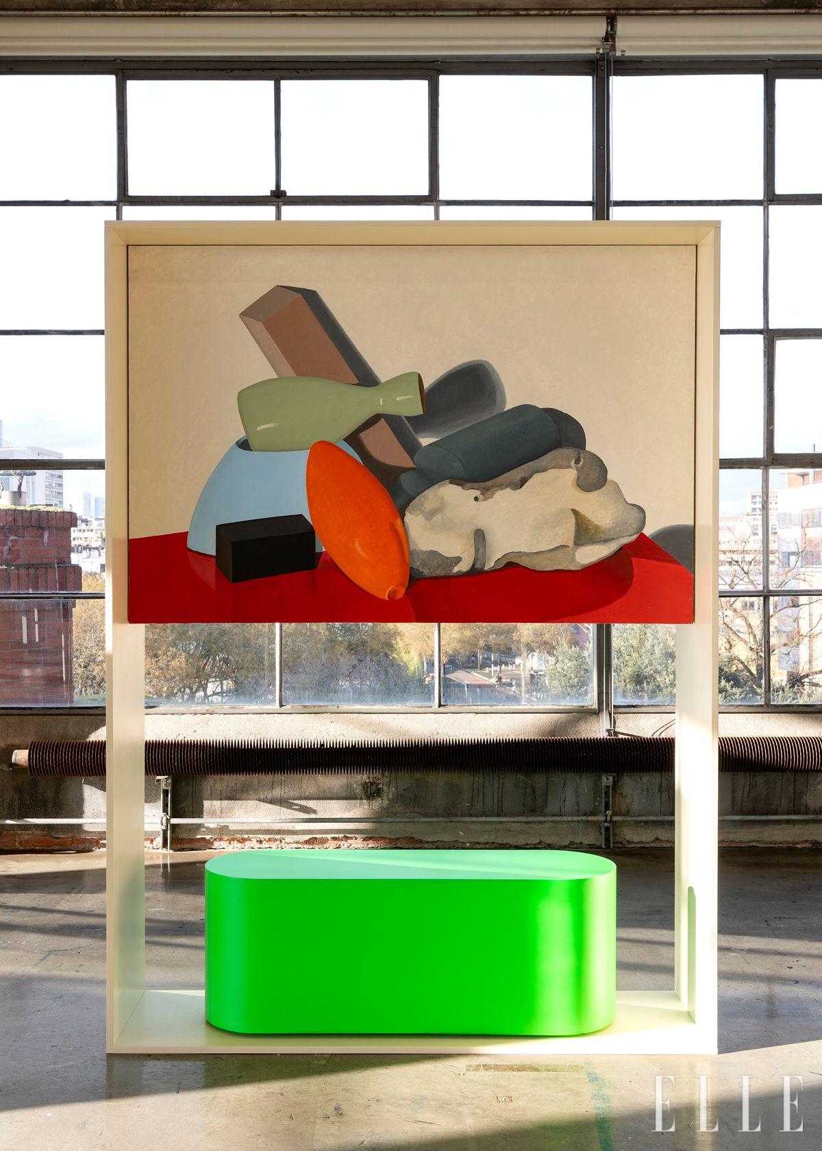 오일 페인팅은 나탈리 뒤 파스키에의 ‘Mucchio’(2006), 래커 마감된 유리섬유 오브제는 피에르 샤르팽의 ‘Stand ST5’(2002).