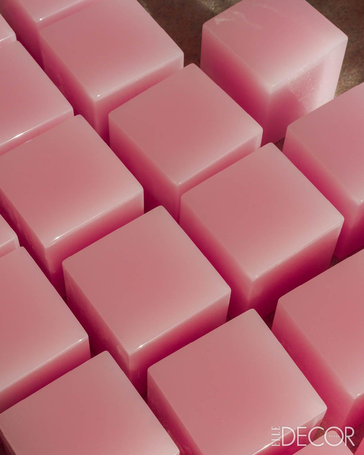 뉴욕 모마(MoMA)에서 판매될 사빈 마르셀리스의 리미티드 에디션 ‘Candy Cube’.