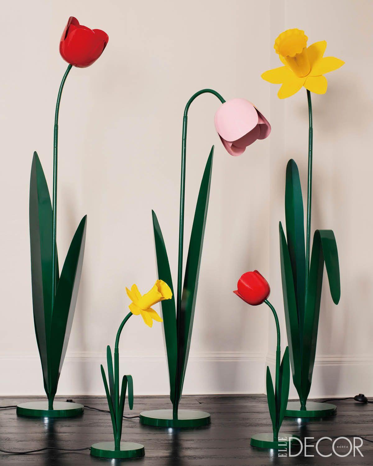 1984년 마이크 블리스(Mike Bliss)가 튤립과 수선화에서 영감받아 디자인한 램프를 재출시한 유니크 앤 유니티(Unique & Unity)의 ‘플라워 라이츠(Flower Lights)’.