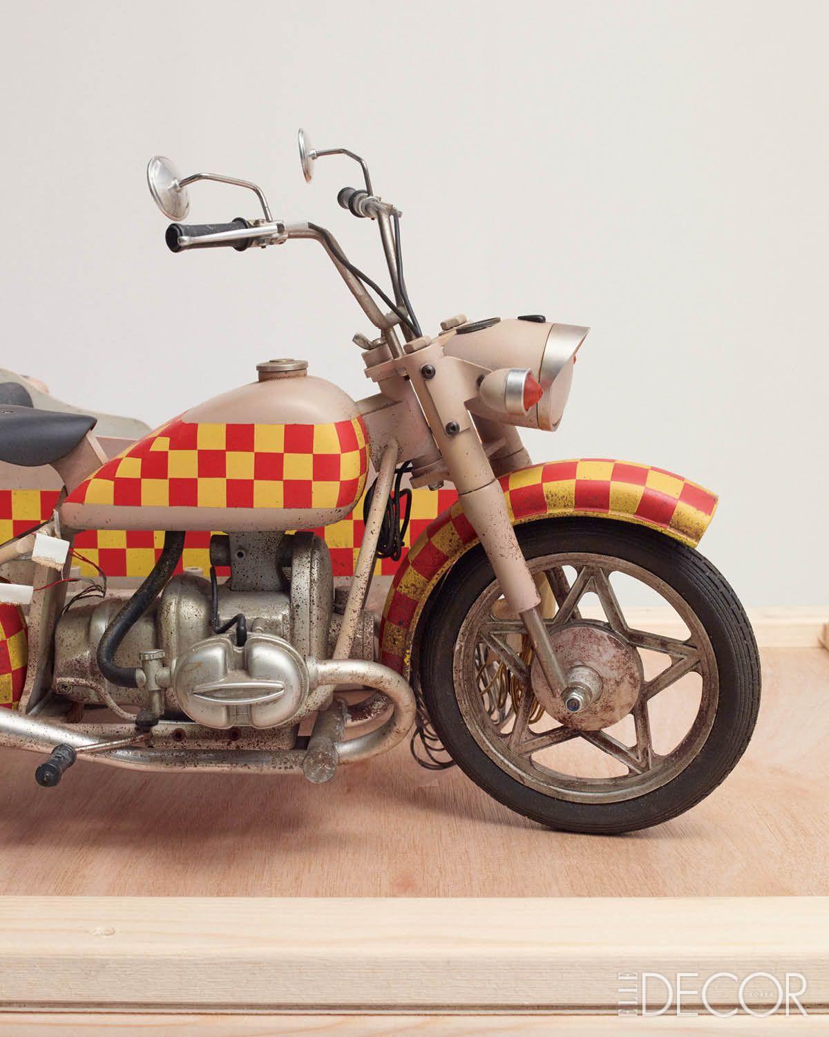 <판타스틱 Mr. 폭스 Fantastic Mr. Fox> 속 미스터 폭스의 미니어처 오토바이. 