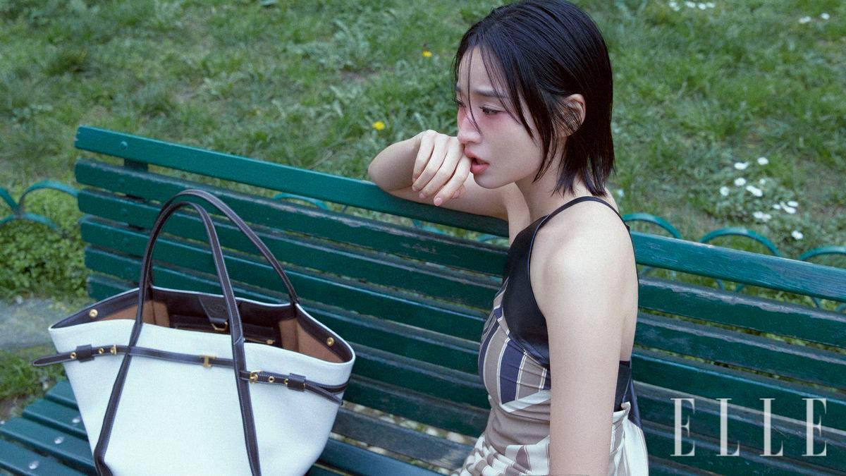 이미지 캡션 영역