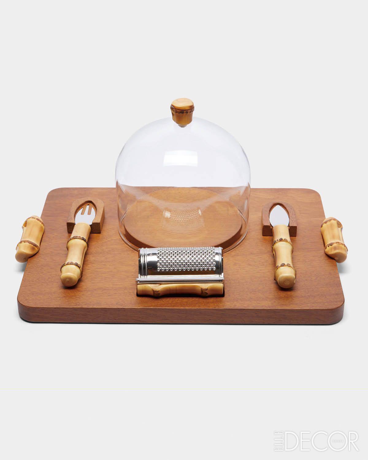 로렌치 밀라노(Lorenzi Milano)의 대나무 파르메산 치즈 플래터. 