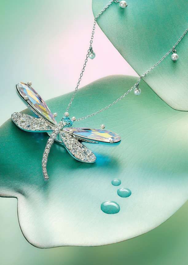 아리아나 그란데 캡슐 컬렉션 잠자리 모티프 네크리스.