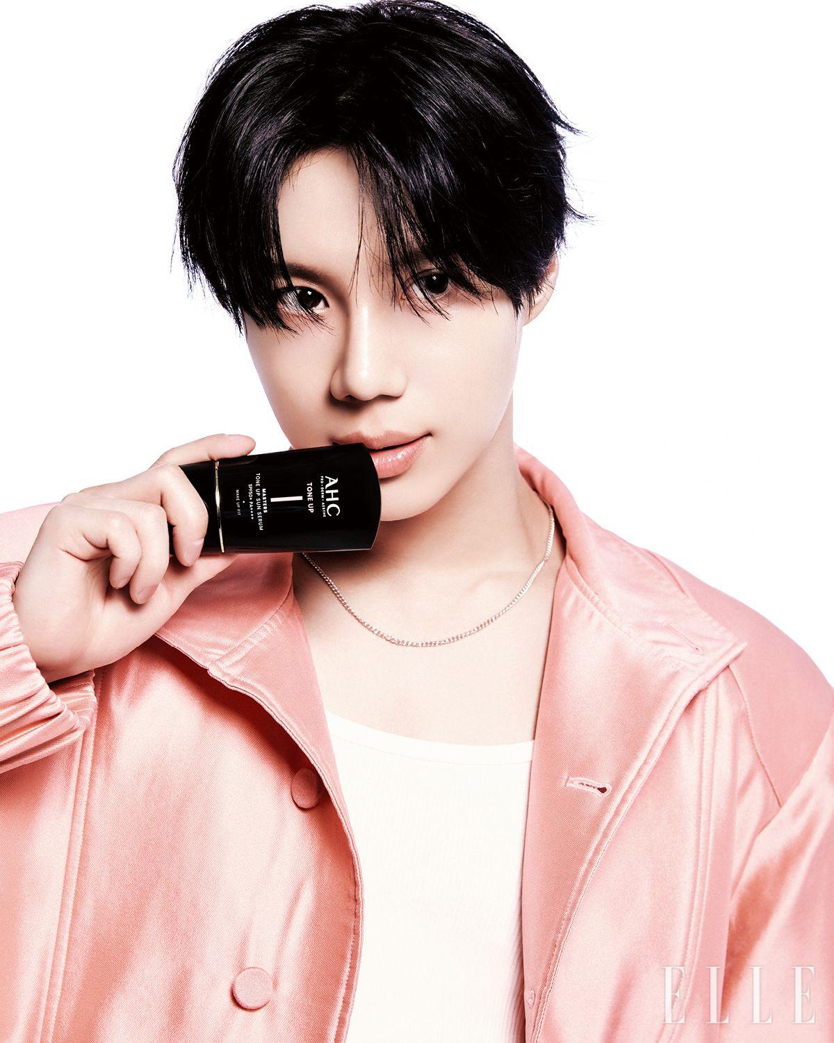 재킷은 Fancì Club. 슬리브리스는 Sagega. 네크리스는 Quarqor.