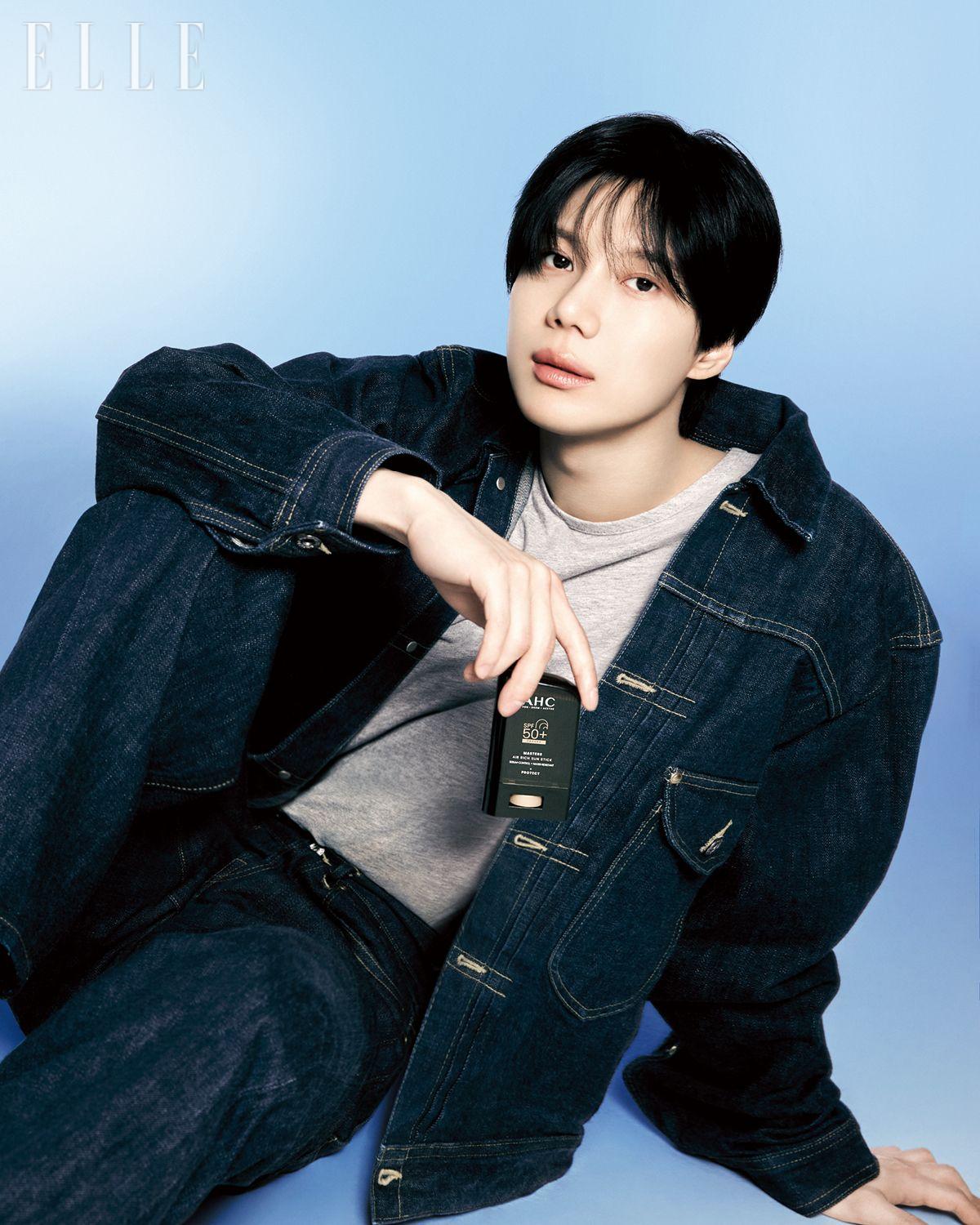 재킷과 팬츠는 모두 Bronson. 티셔츠는 스타일리스트 소장품.