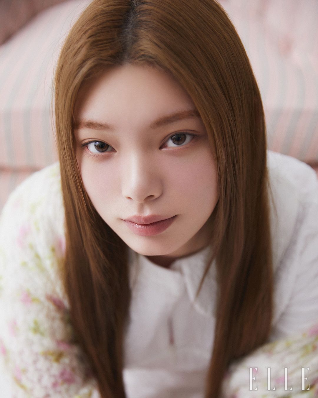 히메샤의 카디건은 톱은 Rheme, 블라우스와 팬츠는 모두 Shushu/tong.