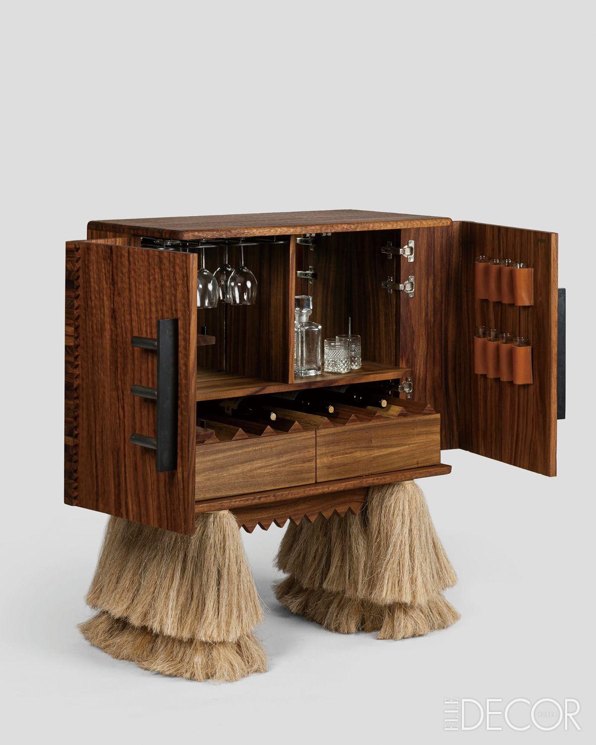 멕시코 디자인 스튜디오 코미테 데 프로예토스(Comite de Proyectos)의 라몬(Ramon) 사이드보드.