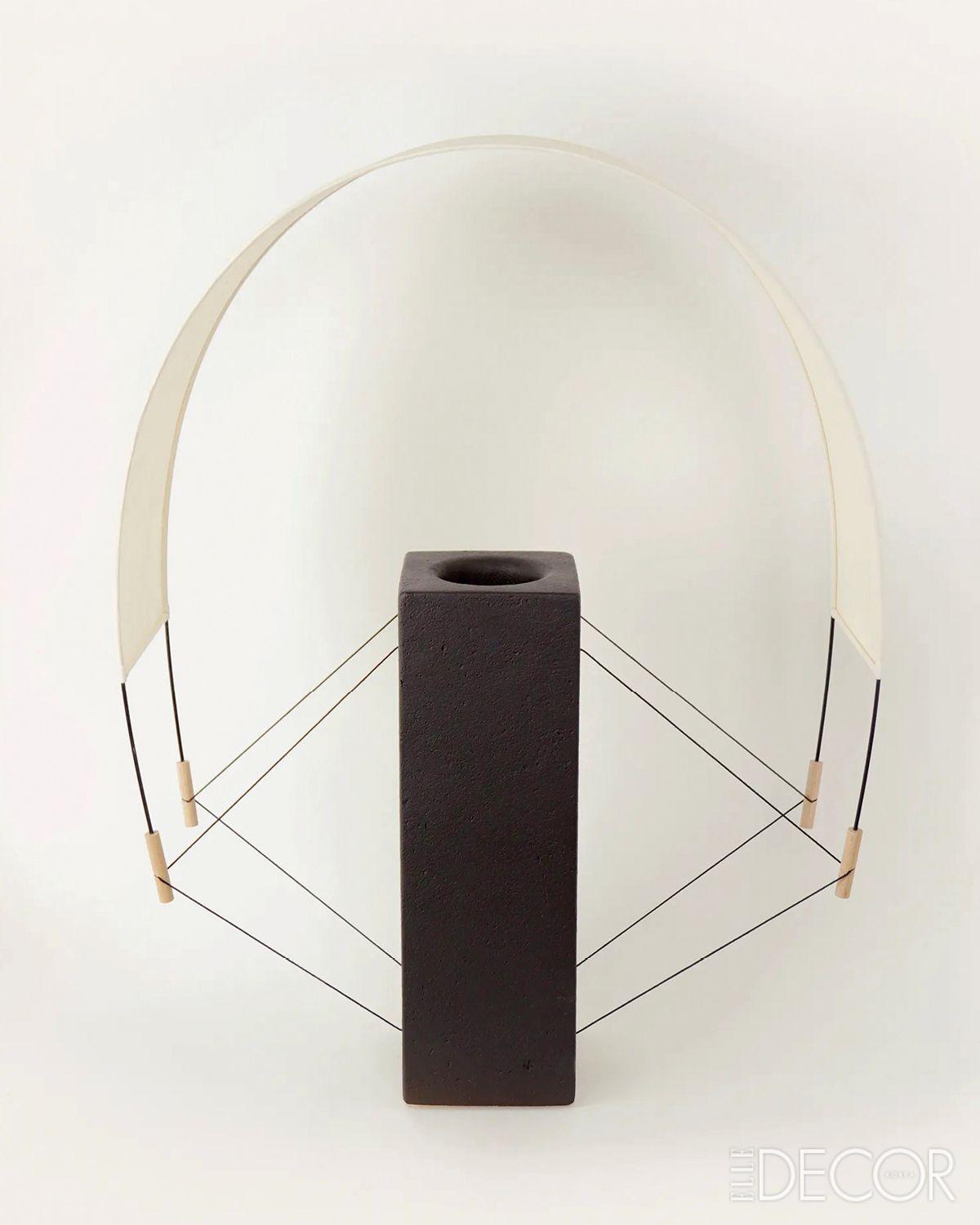 프랑스 브랜드 메종 세드라(Maison Cedrat)의 테이블 램프 ’루미아(Lumia)’.