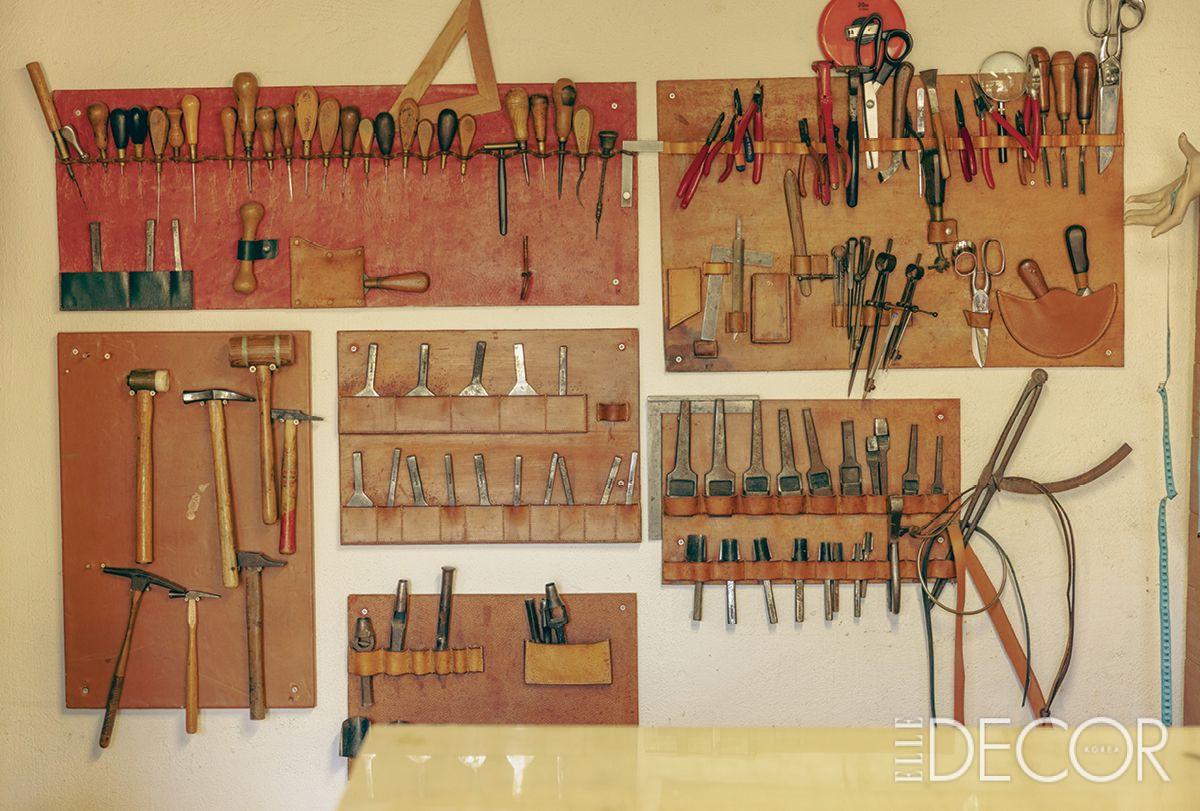 수십 년의 손길을 거친 공구들.