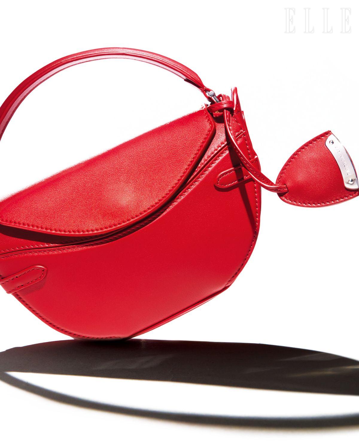 유풀그레인 새들 송아지가죽으로 만든 더 랄프 미니 크로스보디백은 2백80만원대, Ralph Lauren Collection.