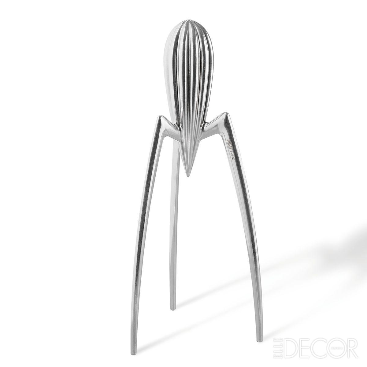 길고 독특한 다리의 ‘주시 살리프 시트러스 스퀴저’는 디자이너 필립 스탁이 요리에 레몬즙을 뿌리는 과정에서 영감을 얻어 탄생했다.