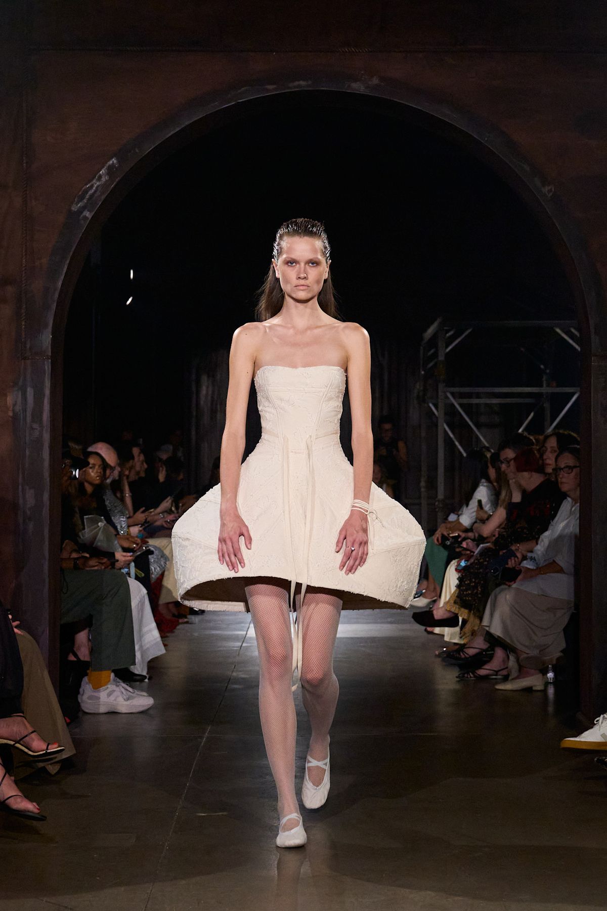 메루에르트 톨레겐 2026 S/S 컬렉션