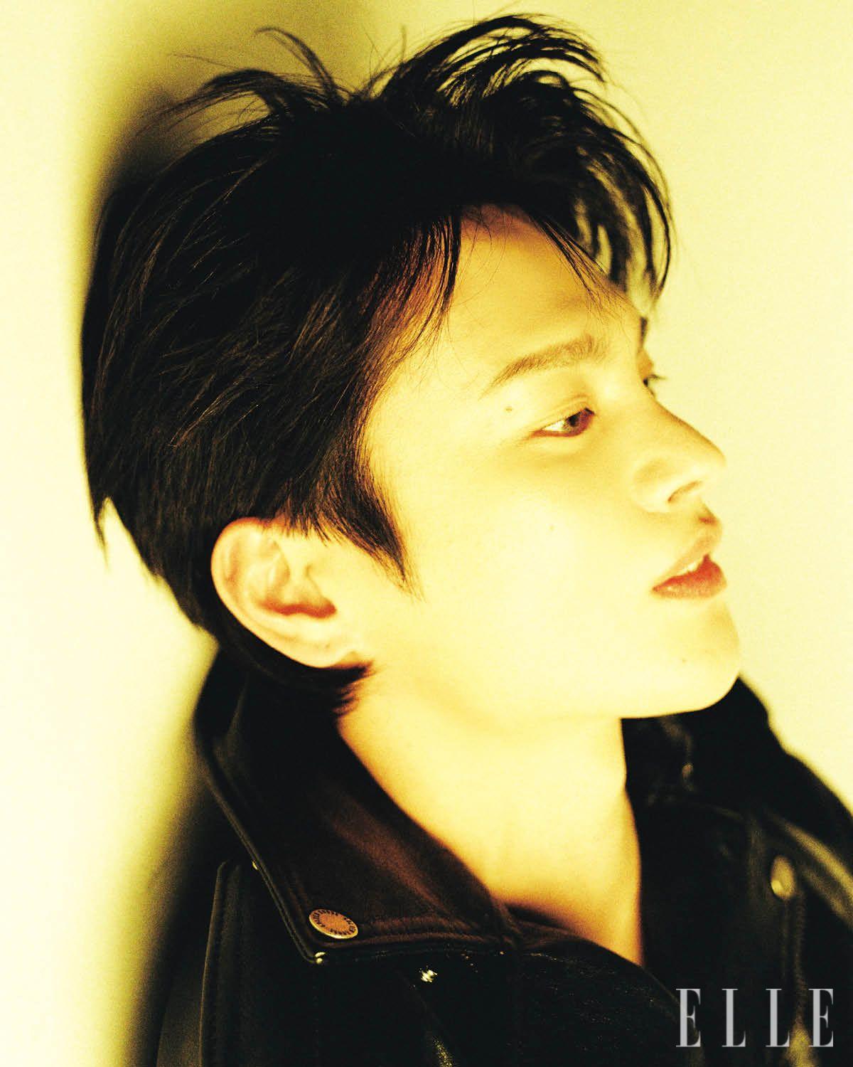 라이더 재킷은 Golden Goose. 