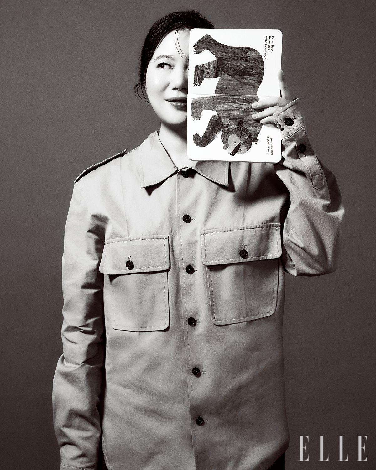 사파리 셔츠는 Recto. 와이드 데님 팬츠는 koominsung.