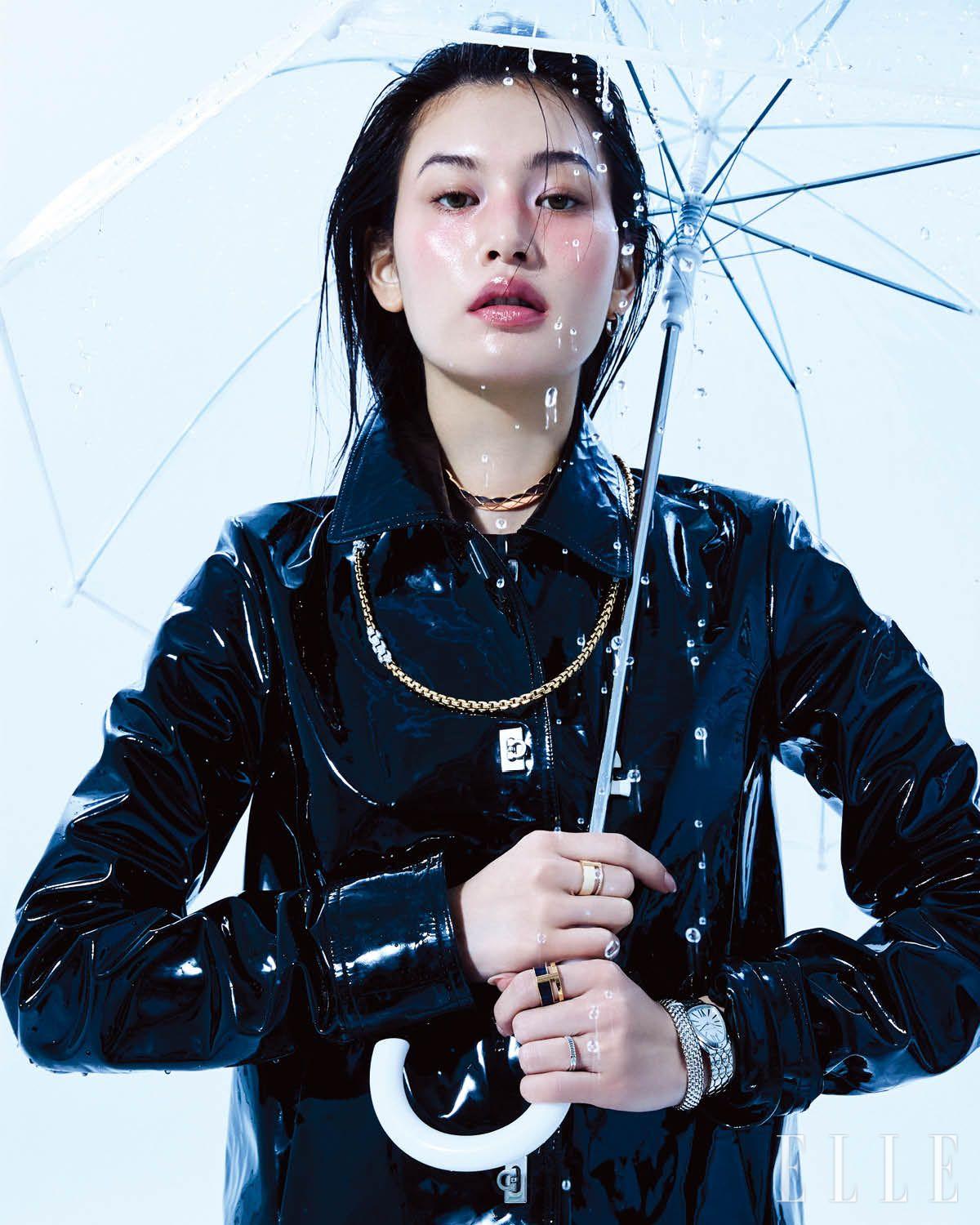 재킷은 가격 미정, Ferragamo.