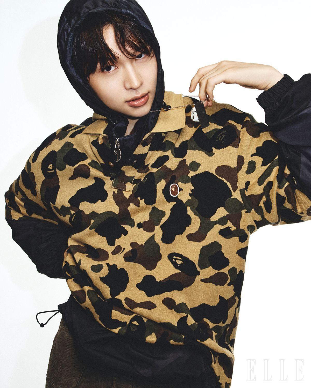 카무플라주 피케 셔츠와 아노락 점퍼는 모두 Bape. 팬츠는 San San Gear. 목걸이는 에디터 소장품.