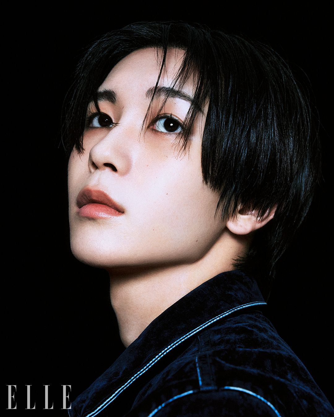 벨벳 재킷은 Ferragamo.