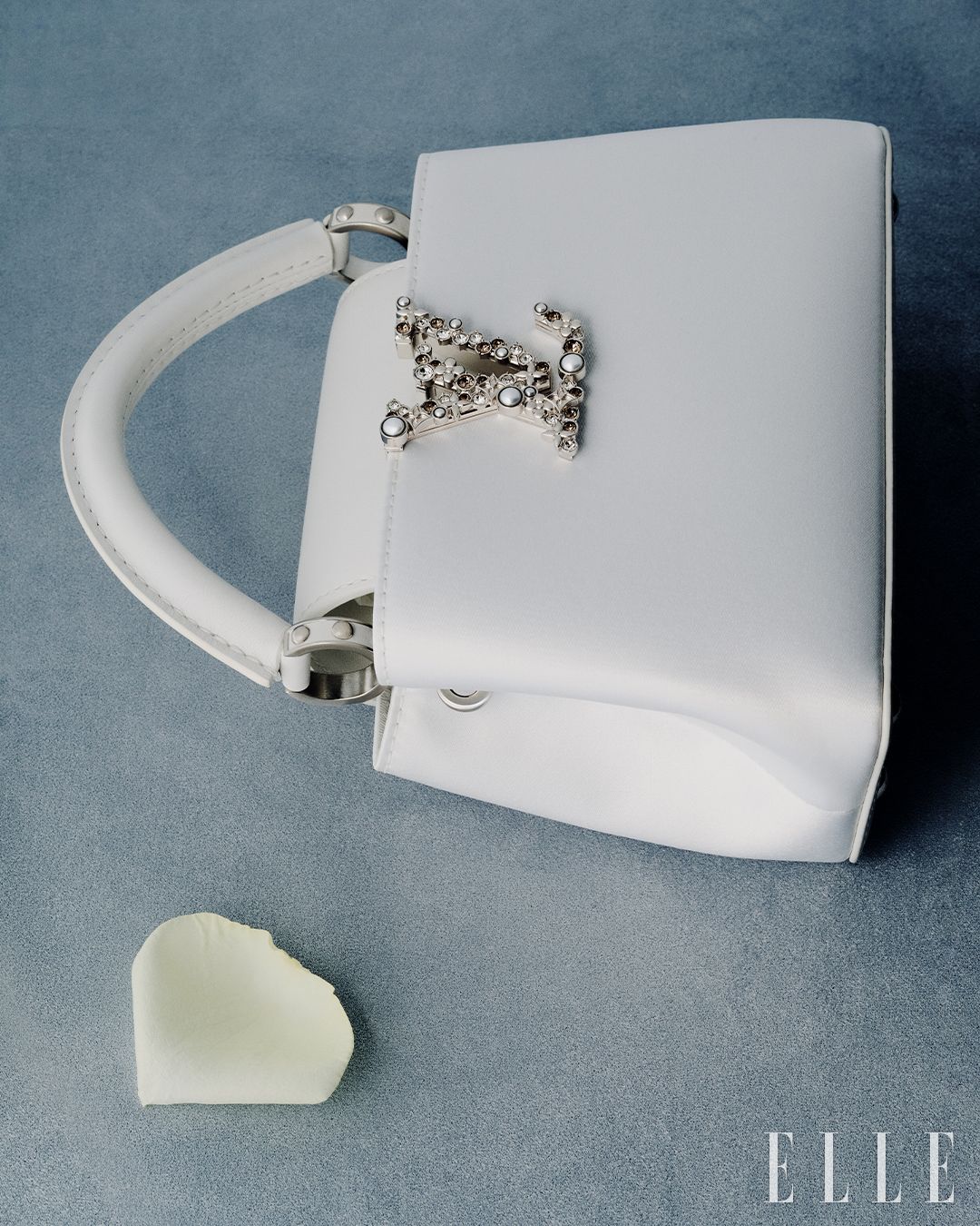 새틴 소재 루이 비통 웨딩 캡슐 컬렉션 한국 익스클루시브 카퓌신 미니백은 가격 미정, Louis Vuitton.