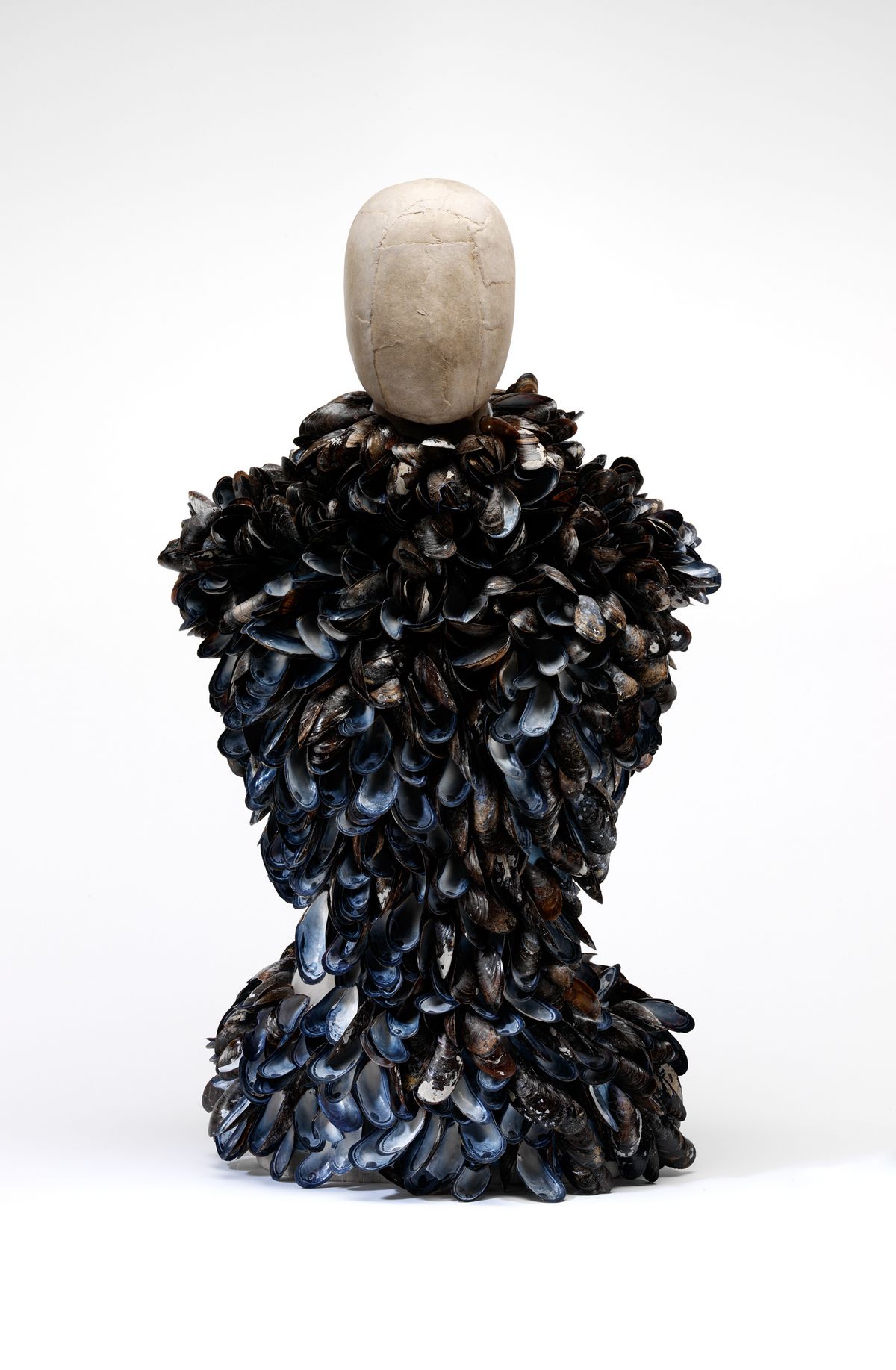 2001년 알렉산더 맥퀸이 선보인 ‘Mussel’ 보디스, Victoria and Albert Museum