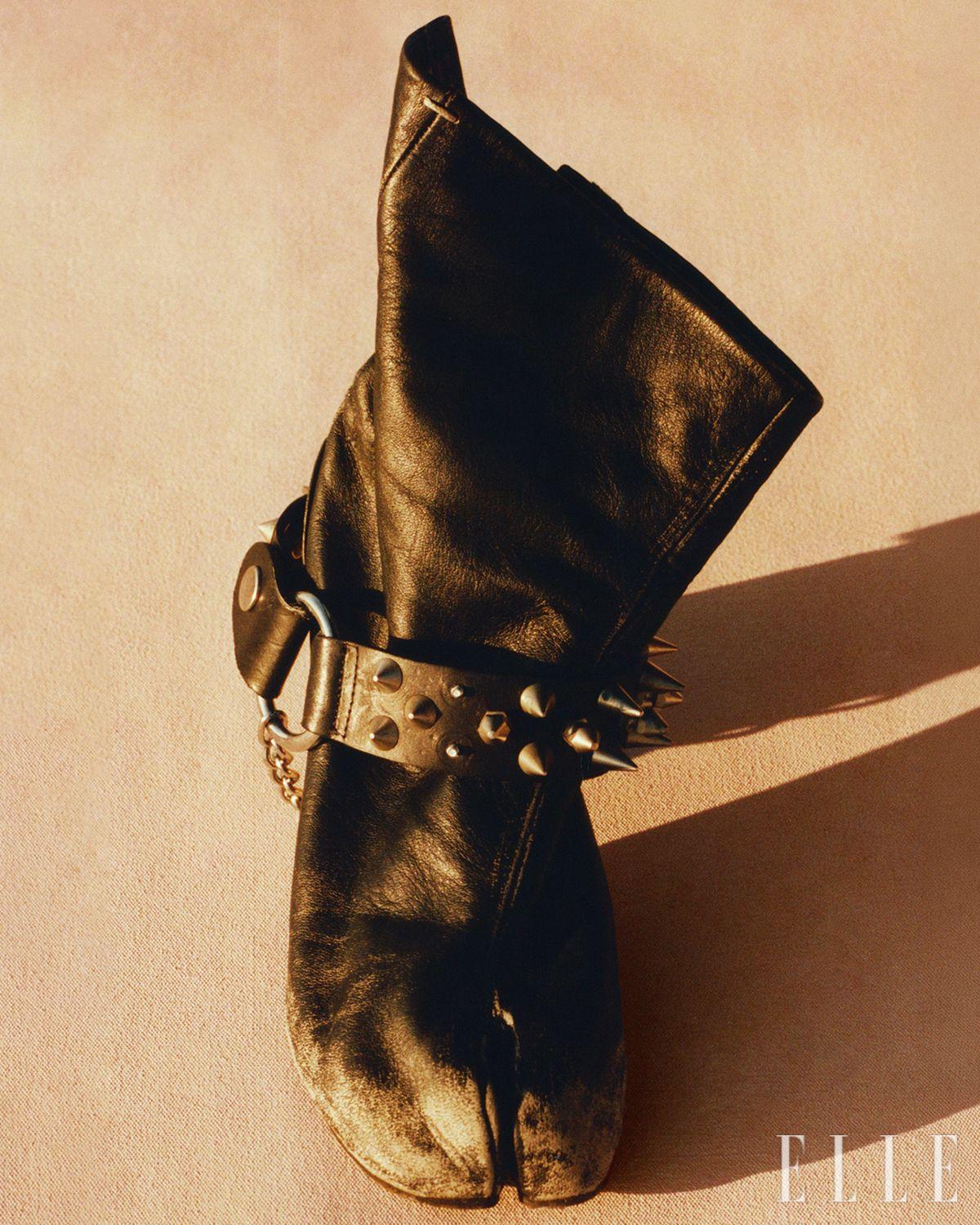 베니스의 타비 수집가 마르타 데 메그니의 펑크 부츠. 