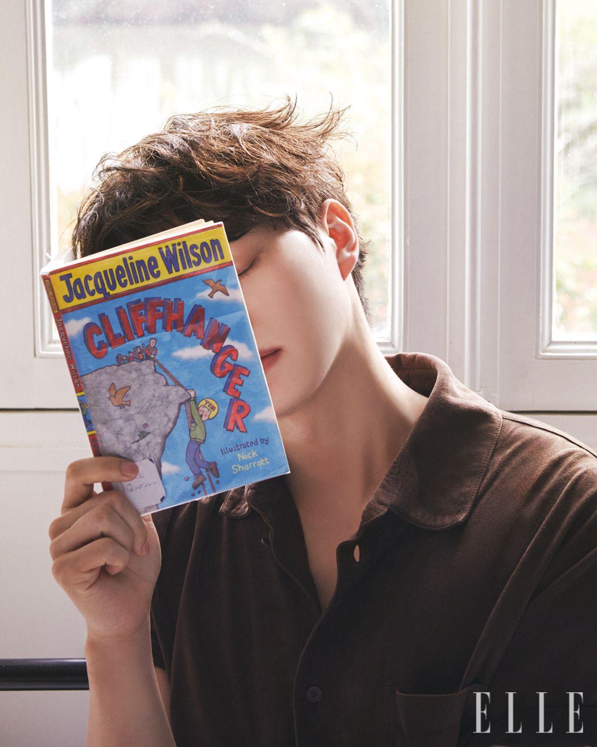 스웨이드 셔츠는 Loewe.