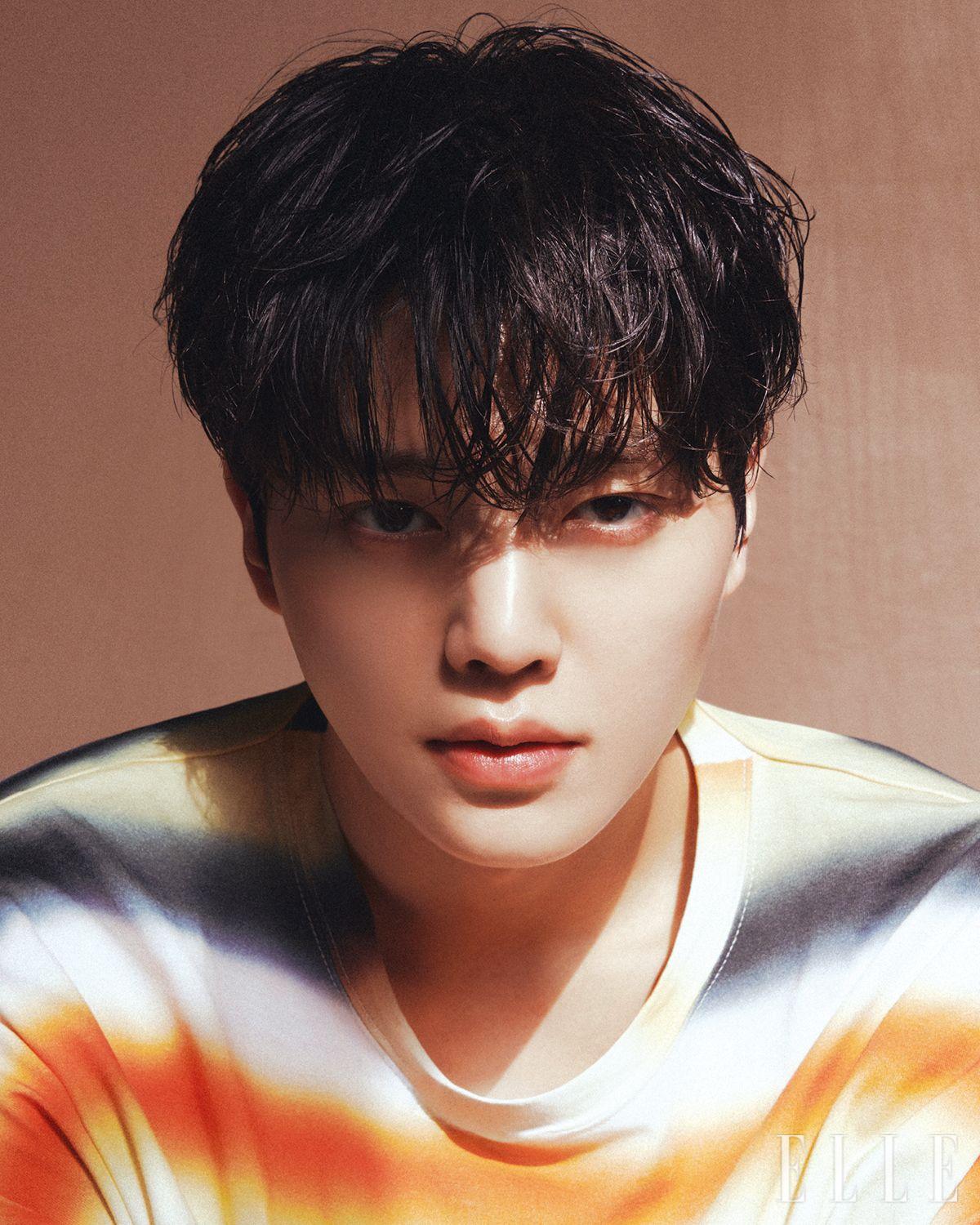 타이다이 스타일의 줄무늬 프린트 톱은 Loewe.