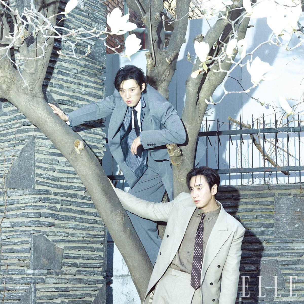 김성철이 입은 더블 브레스티드 블레이저와 벨트 디테일의 팬츠는 모두 Stu Office. 레이어드한 셔츠는 Ferragamo. 타이는 Saint Laurent by Anthony Vaccarello. 셔츠와 앵클부츠는 스타일리스트 소장품. 