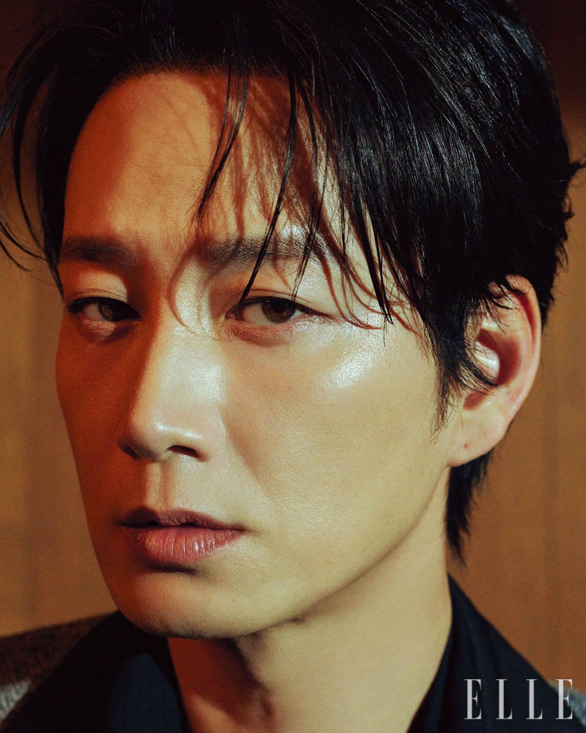 이현욱이 입은 재킷은 Dior.