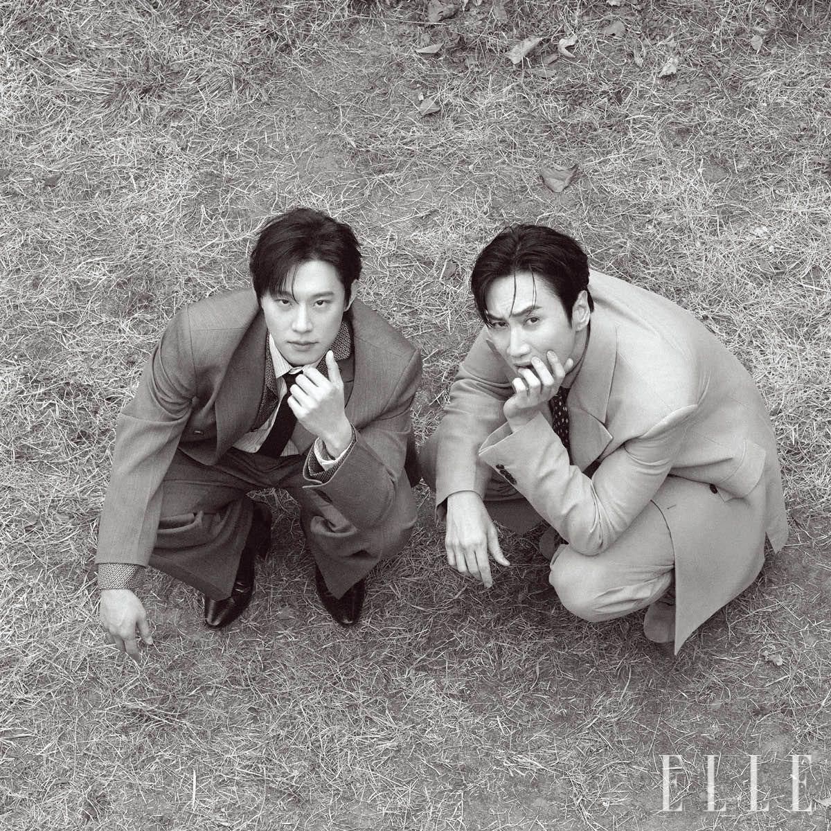 김성철이 입은 더블 브레스티드 블레이저와 벨트 디테일의 팬츠는 모두 Stu Office. 레이어드한 셔츠는 Ferragamo. 타이는 Saint Laurent by Anthony Vaccarello. 셔츠와 앵클부츠는 스타일리스트 소장품. 