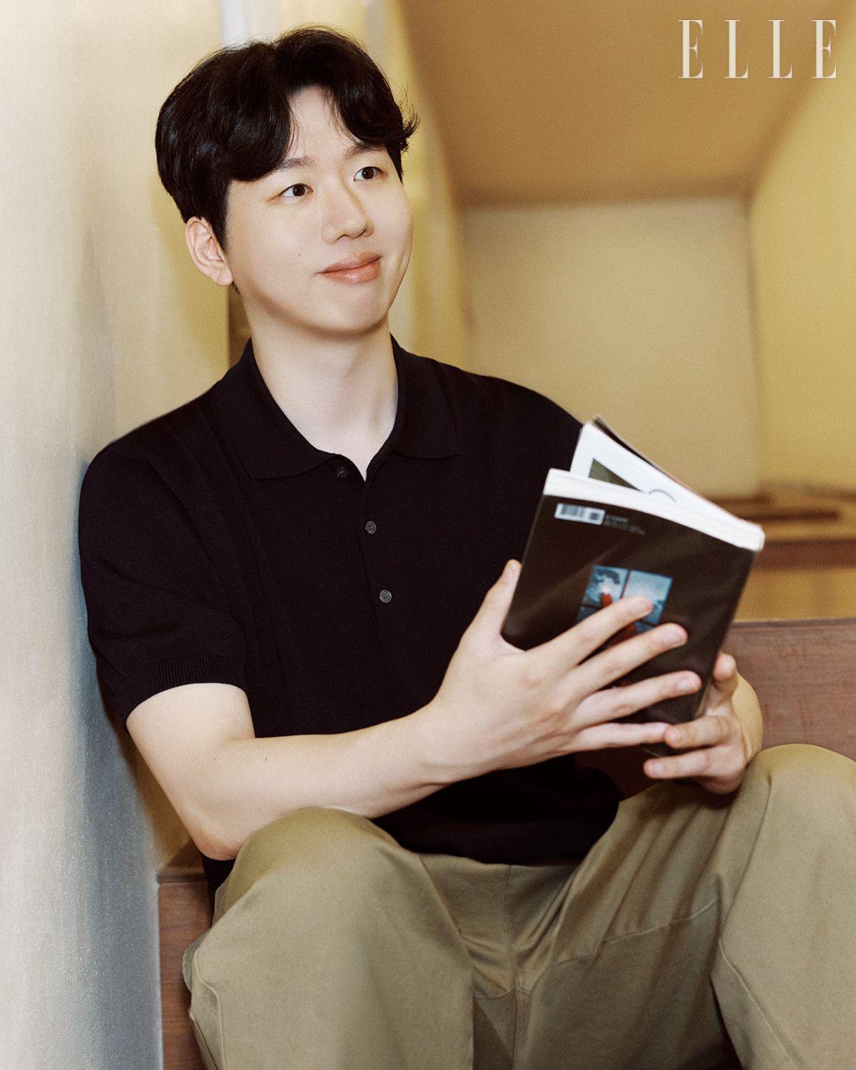 김민구(김리웹) / 웹툰 리뷰 유튜브 채널 <리뷰를 웹툰하다>를 운영하는 크리에이터. 방송작가 출신으로, 주로 로맨틱 판타지물 주인공 소개와 웹툰 남주 티어 정하기 등 여성향 장르 바탕의 콘텐츠를 제작한다.