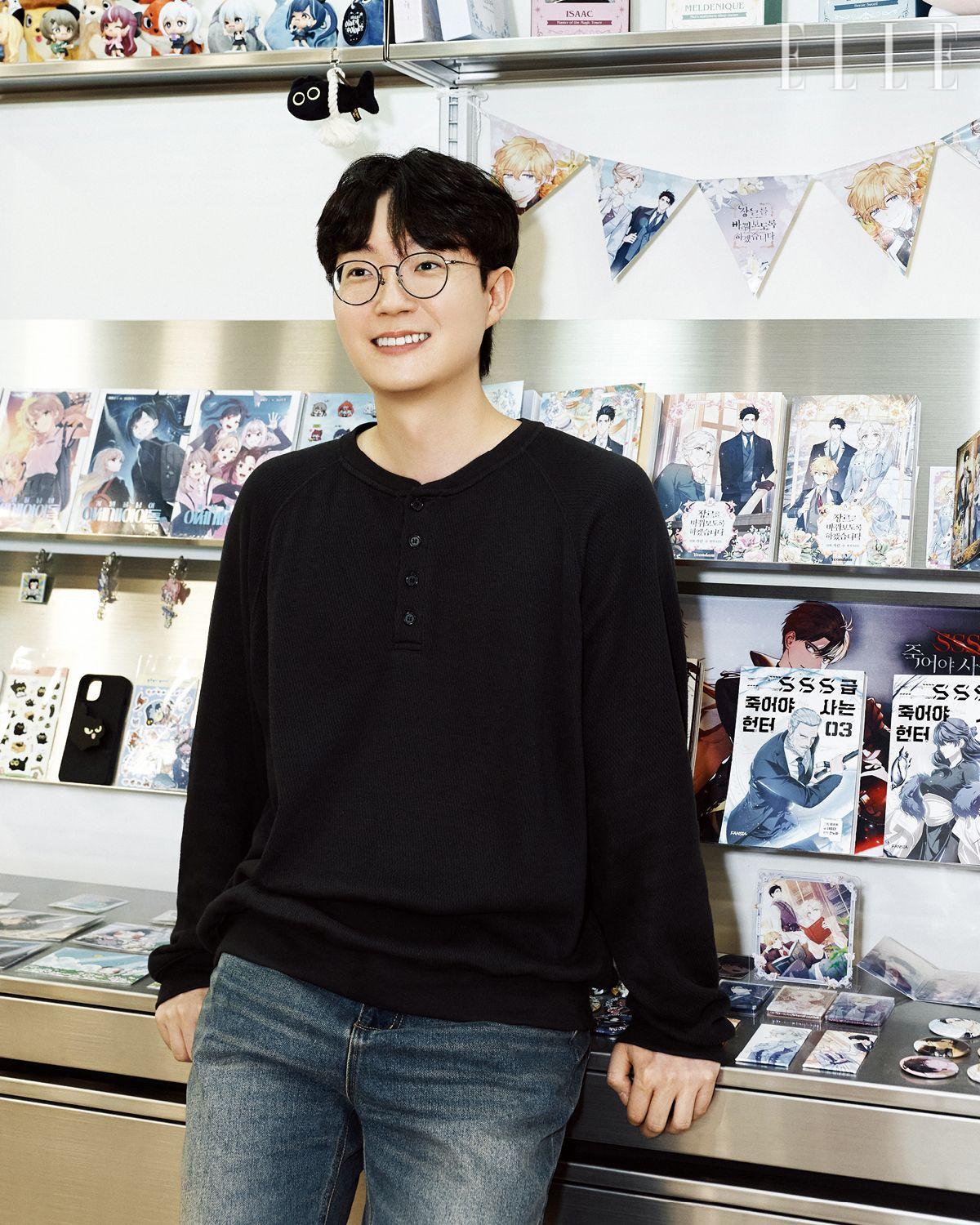 김태완 PD / 카카오엔터테인먼트 웹툰제작팀 PD. 지금까지 <내일의 으뜸: 선재 업고 튀어> <빈껍데기 공작부인> <암흑명가 천재 망나니가 되었다> <힘을 숨기고 즐기는 평화로운 하녀 생활> 등을 제작했다.
