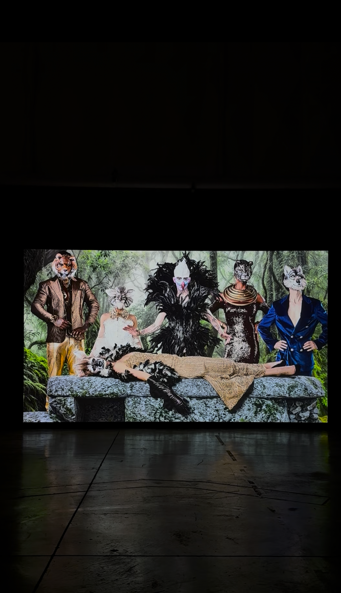 F1963의 석천홀에서 진행되는 러시아 출신 미디어아티스트 그룹 AES+F의 전시. 