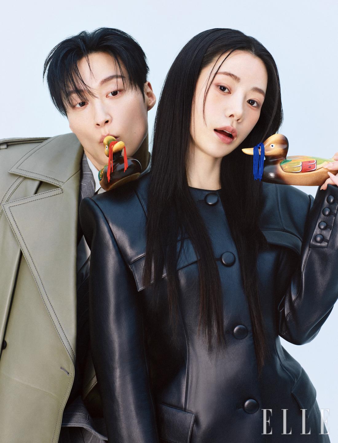 허남준이 입은 레더 트렌치 코트와 스트라이프 패턴의 그레이 수트, 타이는 모두 Bottega Veneta. 임지연이 입은 오버 숄더 디테일의 레더 재킷은 Markgong.