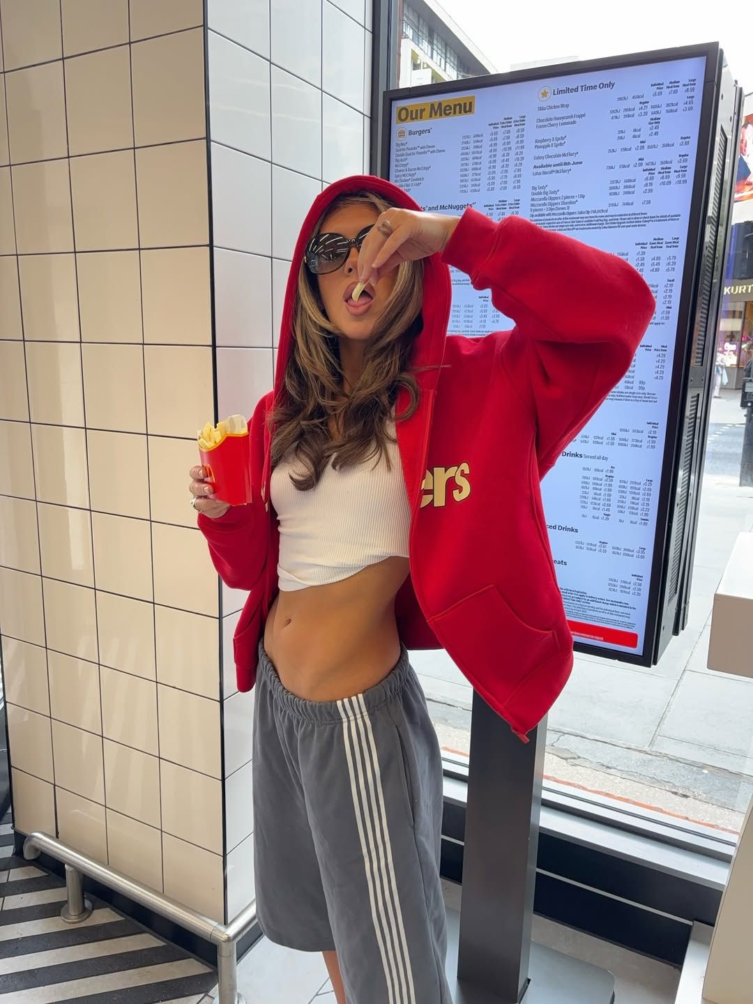 @bellastovey