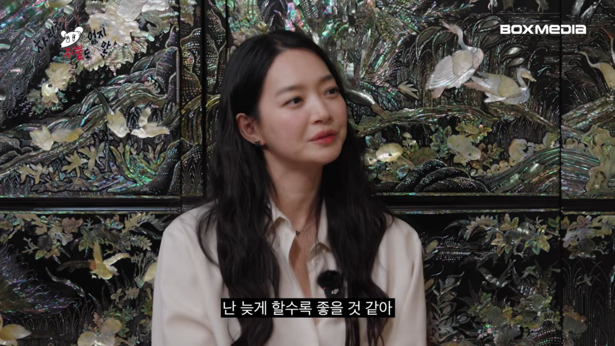 결혼을 주제로 이야기하는 신민아와 이영지 