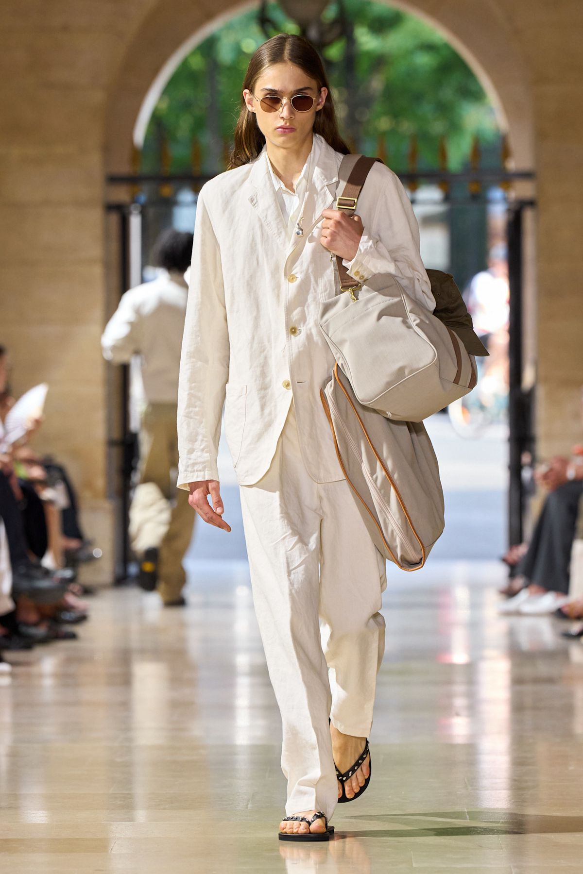 오라리 2027 S/S 남성복 컬렉션