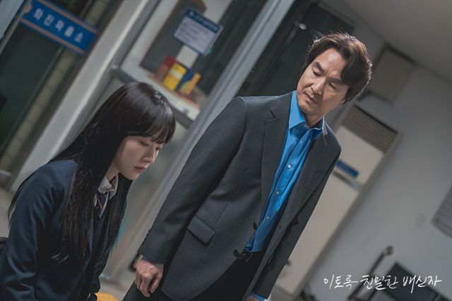 <이토록 친밀한 배신자>