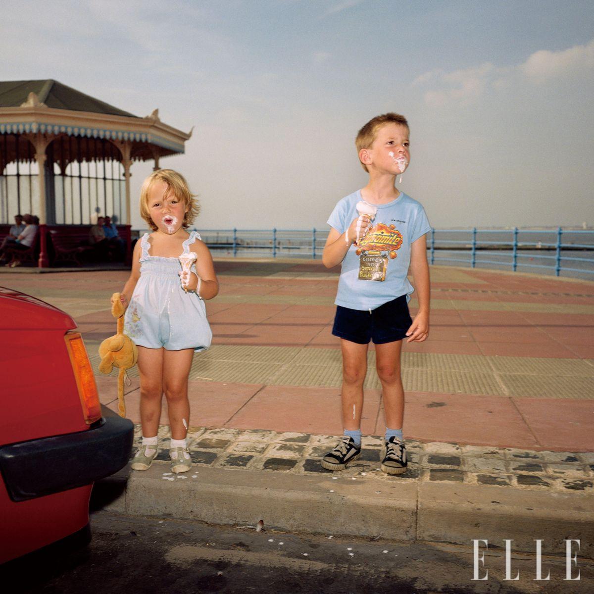 ‘New Brighton, England’(1983-85). 