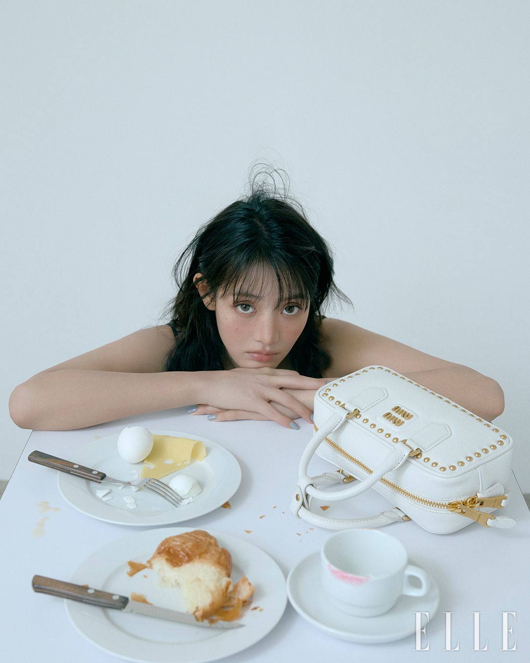스터드 장식 백은 Miu Miu.